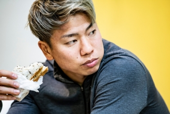 桐蔭学園短パン⭐️超激レア⭐️佐藤健次選手［磨］ 佐藤健次の凄いプレー集【桐蔭学園の大黒柱】 - YouTube